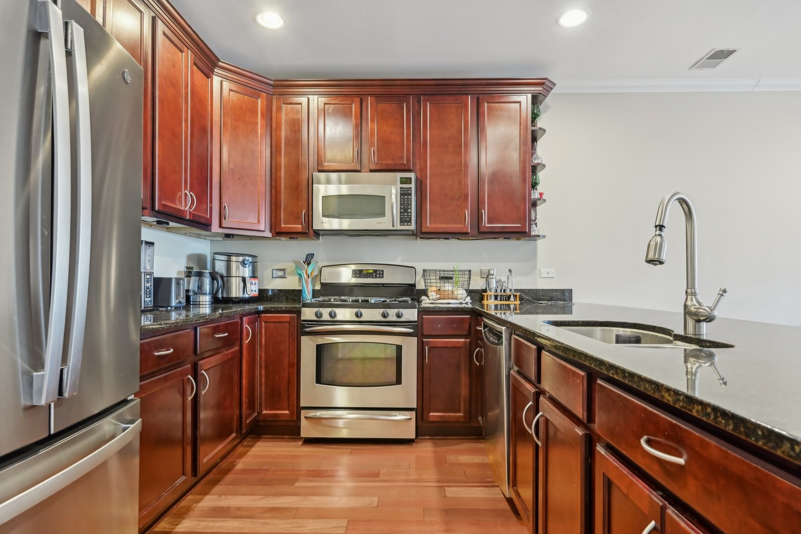 4725 North Sheridan Road, Unit 4A Chicago, IL 60640 - Photo 8 of 21