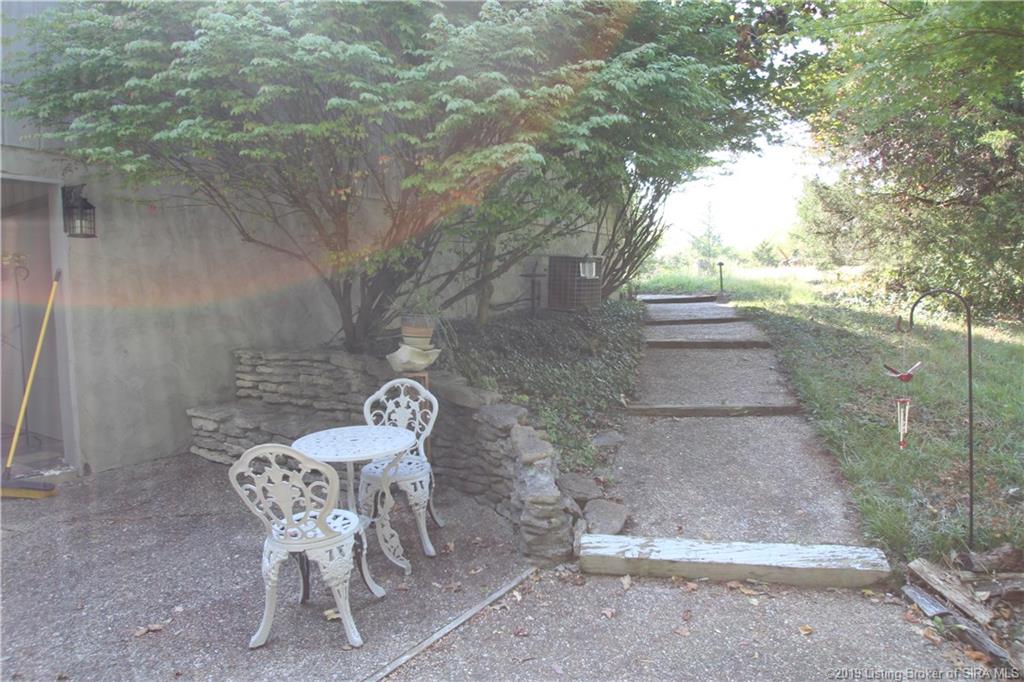 908 Walts Road Georgetown, IN 47122 - Photo 4 of 60