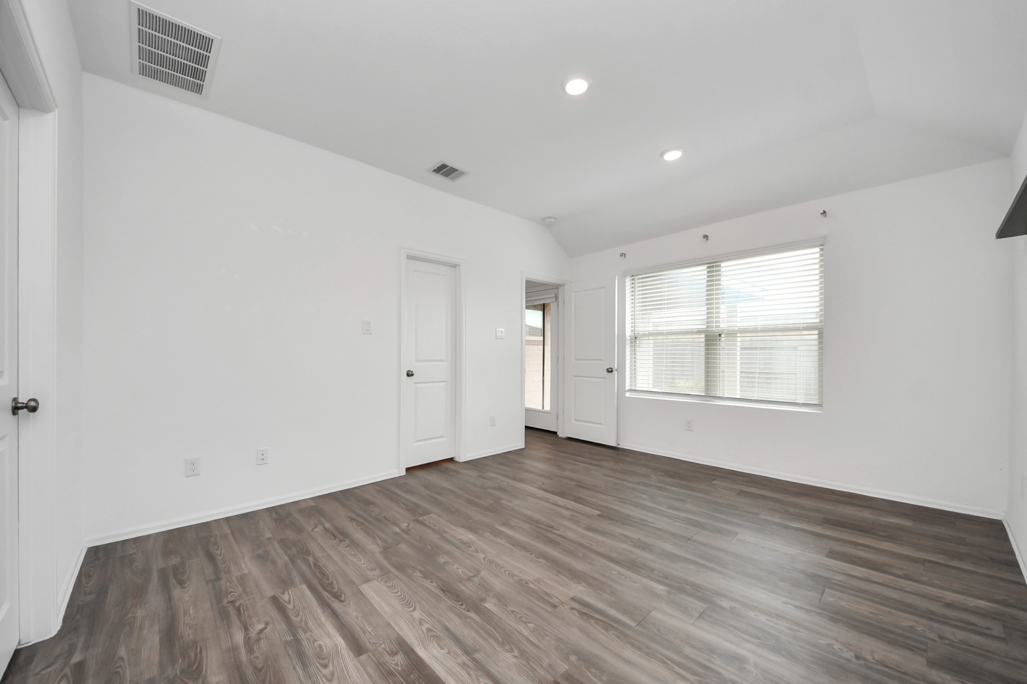 14230 Elrington Holw Trail Rosharon, TX 77583 - Photo 31 of 42 an empty room with wooden floor and windows