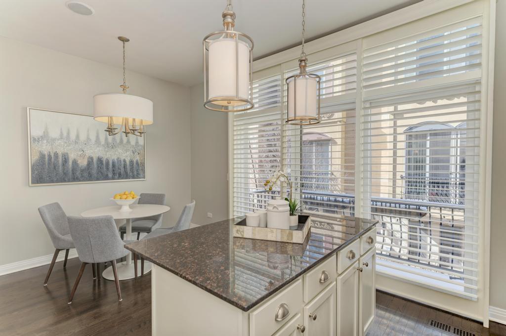 512 North Peoria Street Chicago, IL 60642 - Photo 16 of 32 a dining table with chairs and window
