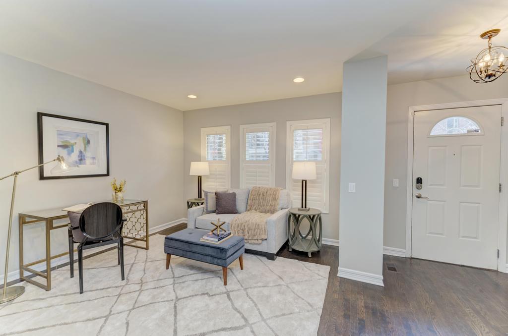 512 North Peoria Street Chicago, IL 60642 - Photo 4 of 32 a living room with furniture and wooden floor