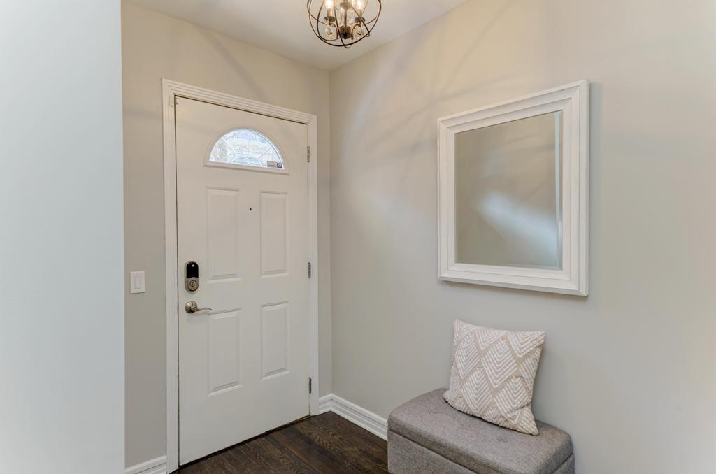 512 North Peoria Street Chicago, IL 60642 - Photo 5 of 32 a view of livingroom with furniture and wooden floor