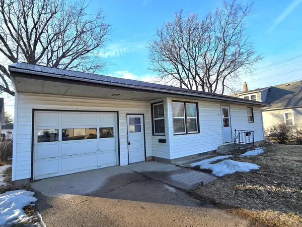$119,900 | 106 8th Avenue Northwest, Pipestone, MN 56164