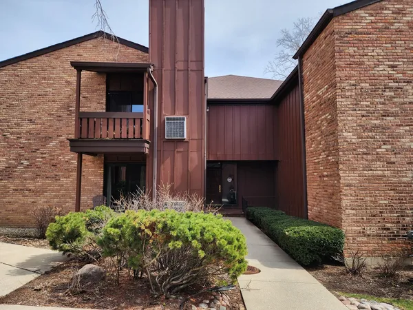 $264,900 | 1-s055 Spring Road, Unit 2D, Oak Brook, IL 60181