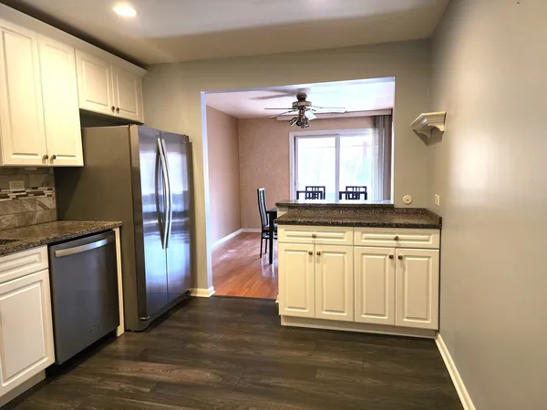 $264,900 | 1-s055 Spring Road, Unit 2D, Oak Brook, IL 60181