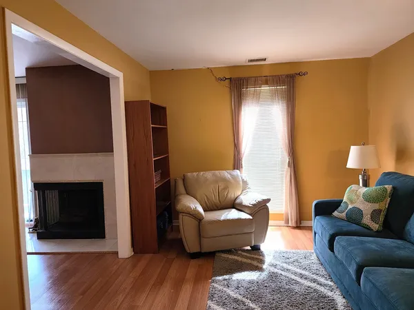$264,900 | 1-s055 Spring Road, Unit 2D, Oak Brook, IL 60181
