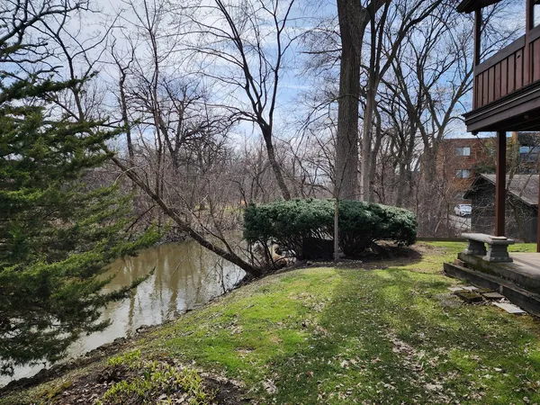 $264,900 | 1-s055 Spring Road, Unit 2D, Oak Brook, IL 60181