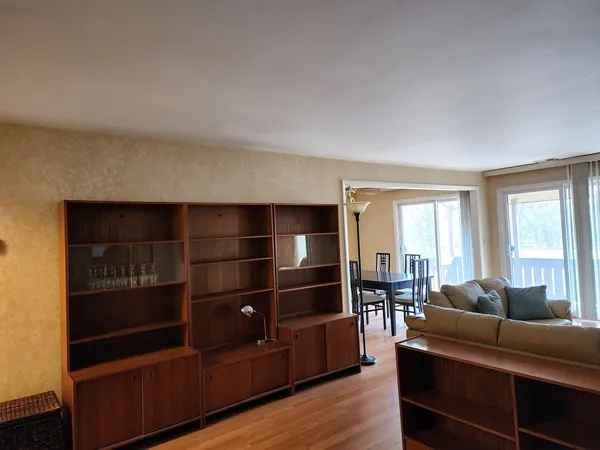 $264,900 | 1-s055 Spring Road, Unit 2D, Oak Brook, IL 60181