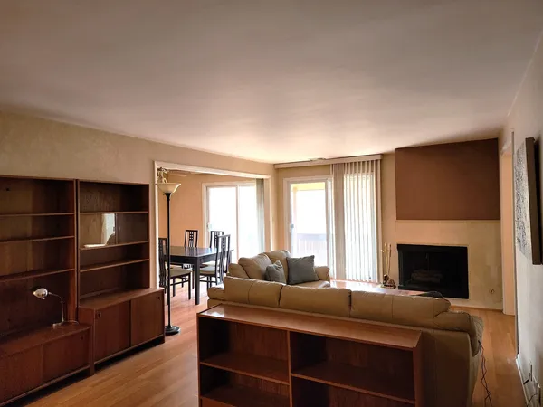 $264,900 | 1-s055 Spring Road, Unit 2D, Oak Brook, IL 60181