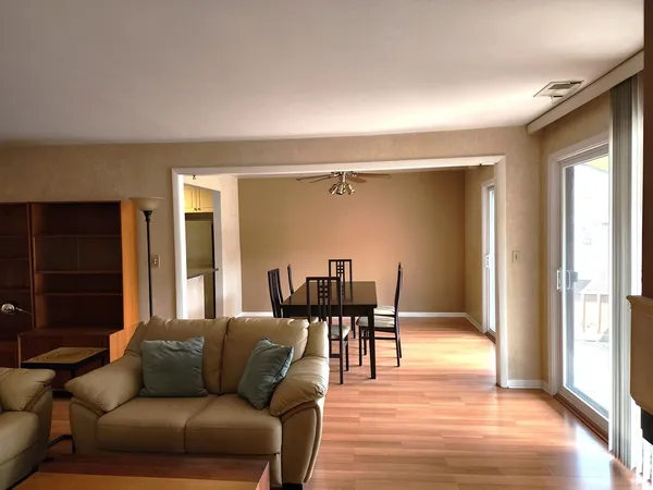 $264,900 | 1-s055 Spring Road, Unit 2D, Oak Brook, IL 60181