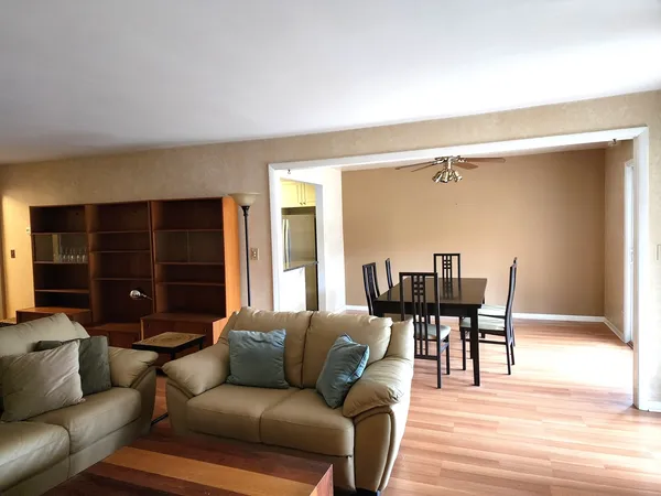 $264,900 | 1-s055 Spring Road, Unit 2D, Oak Brook, IL 60181