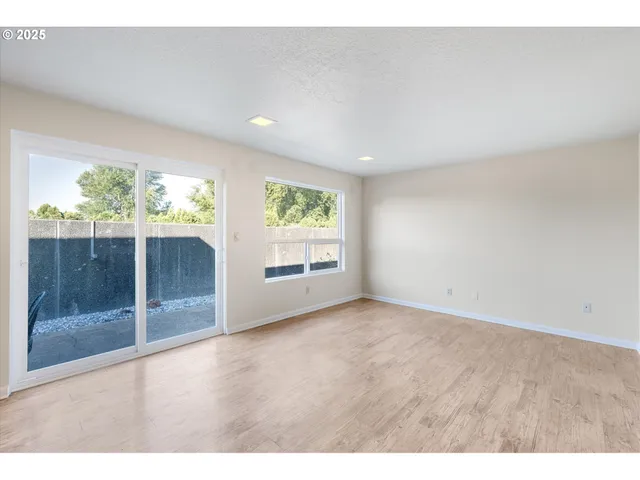 $360,000 | 743 Marine View Drive, Unit 8, Longview, WA 98632