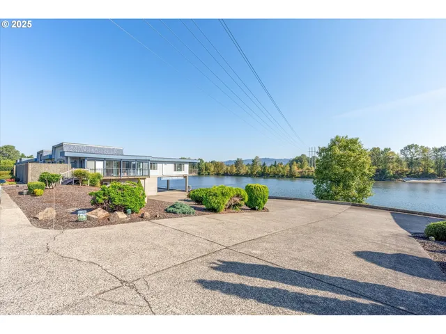 $360,000 | 743 Marine View Drive, Unit 8, Longview, WA 98632