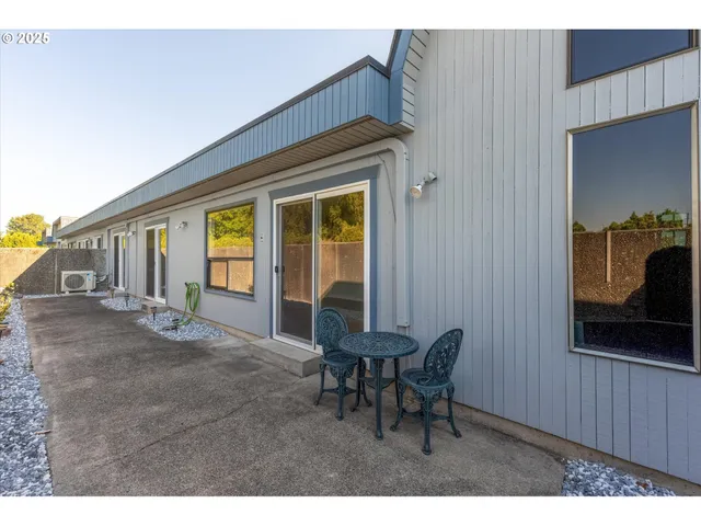 $360,000 | 743 Marine View Drive, Unit 8, Longview, WA 98632