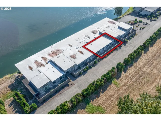 $360,000 | 743 Marine View Drive, Unit 8, Longview, WA 98632