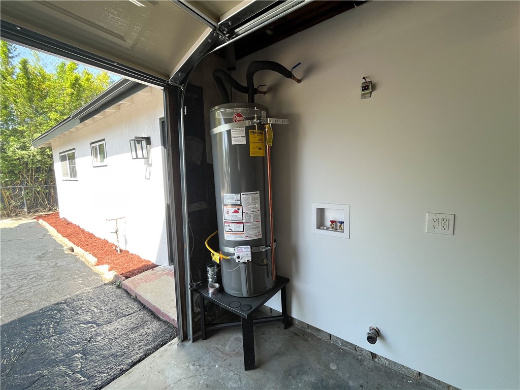 13004 Chestnut Avenue Rancho Cucamonga, CA 91739 - Photo 27 of 28 a view of living room