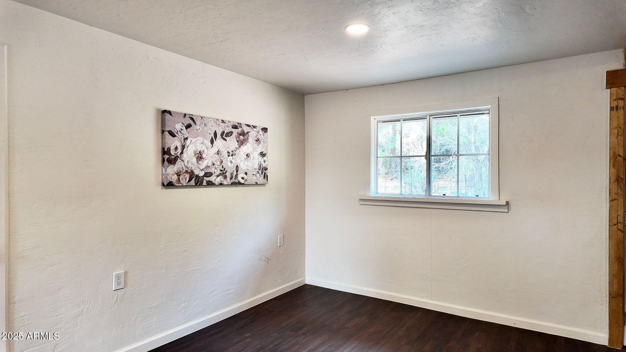647 South Moonlight Drive Payson, AZ 85541 - Photo 20 of 50 an empty room with a window