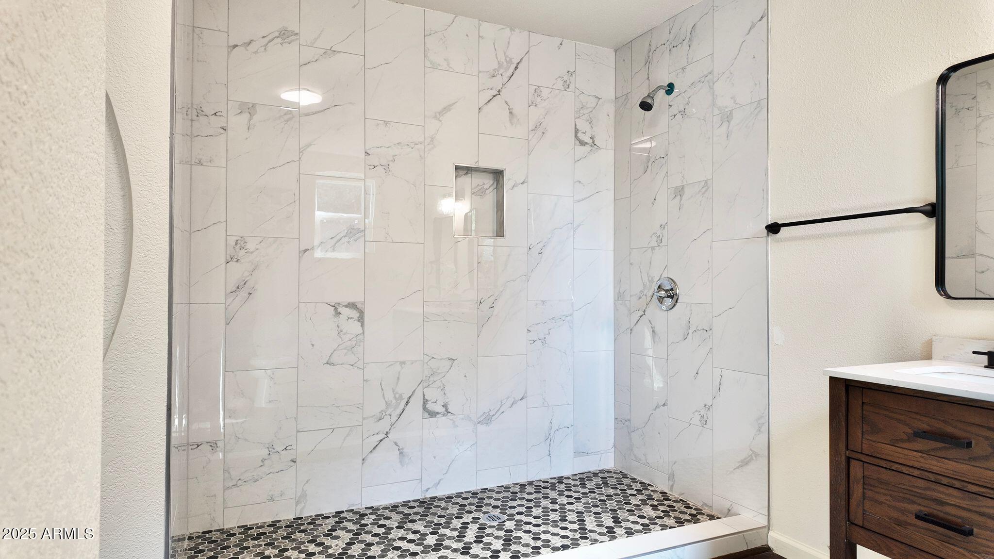 647 South Moonlight Drive Payson, AZ 85541 - Photo 4 of 50 a bathroom with a shower