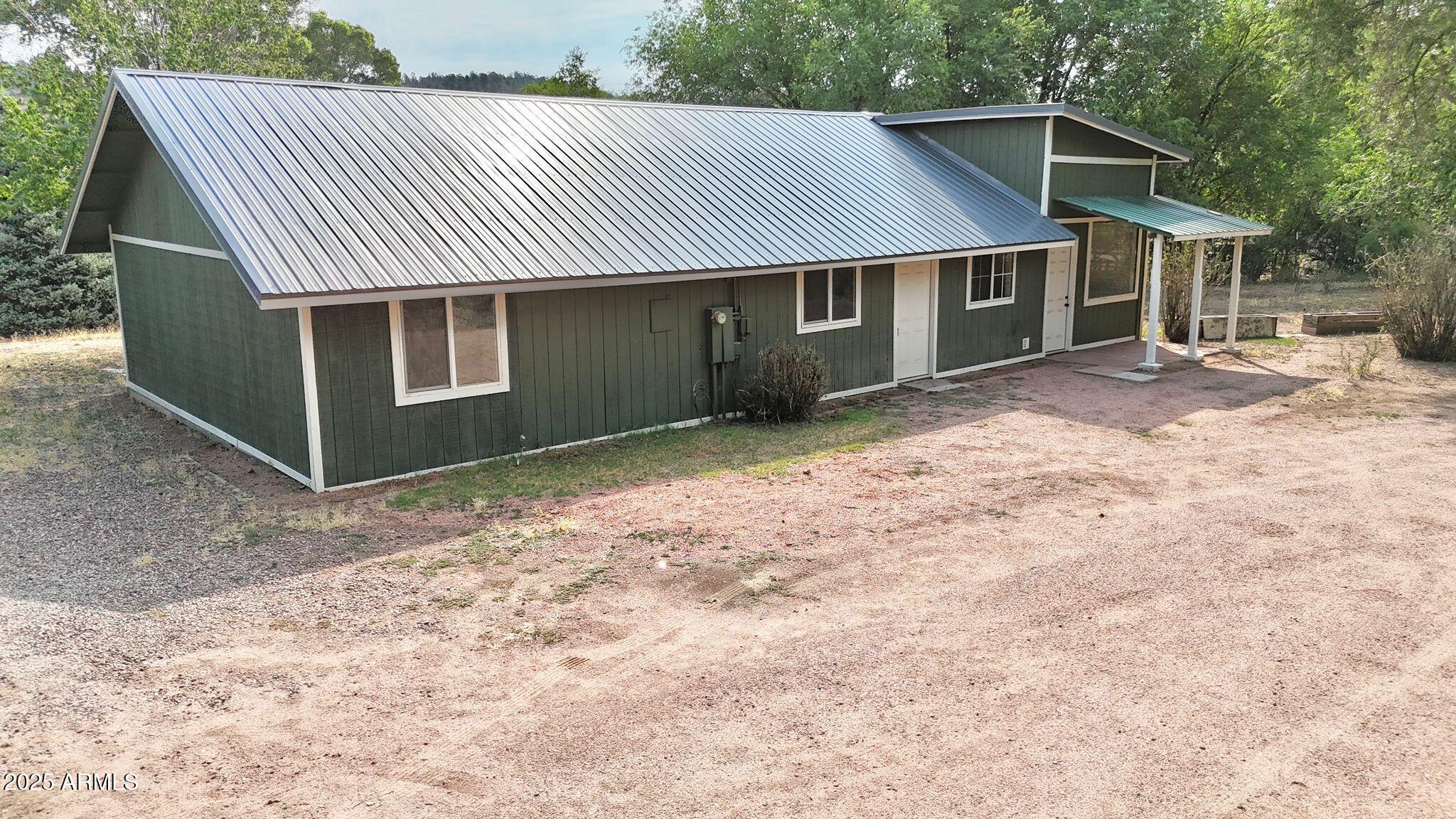 647 South Moonlight Drive Payson, AZ 85541 - Photo 48 of 50 a front view of a house with a yard and garage