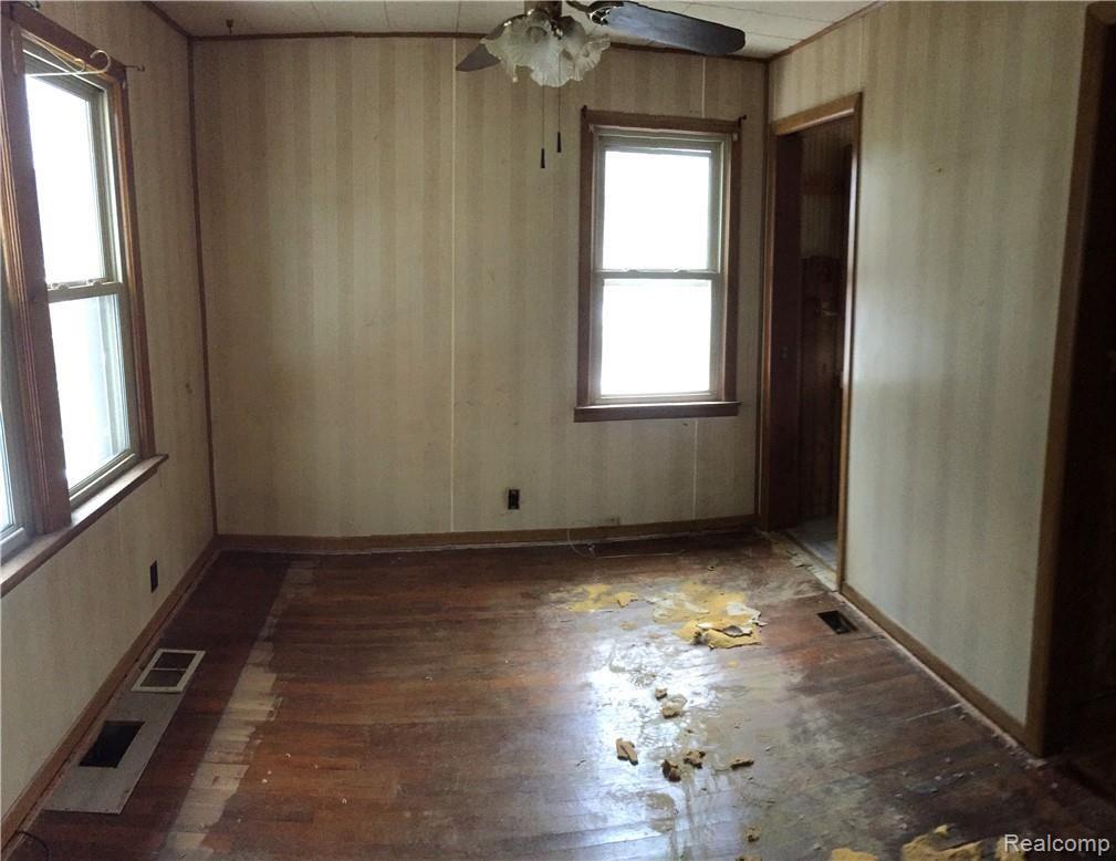 2905 Emmons Avenue Rochester, MI 48307 - Photo 9 of 12 8.jpg