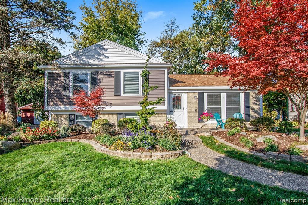 954 Hadley Road Rochester Hills, MI 48307 - Photo 1 of 43