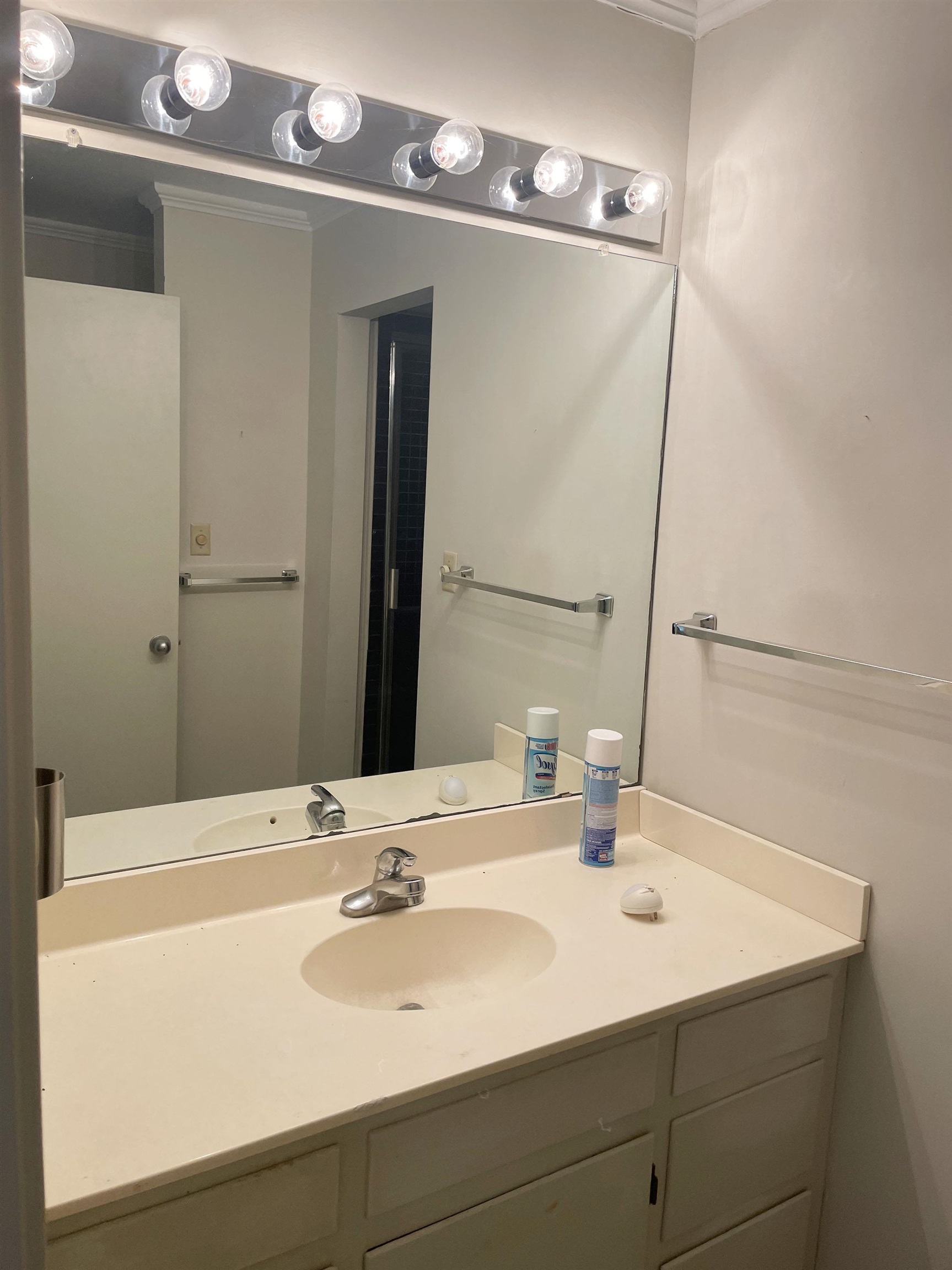1801 West Commerce Street San Saba, TX 76877 - Photo 15 of 29 a bathroom with a sink and a mirror