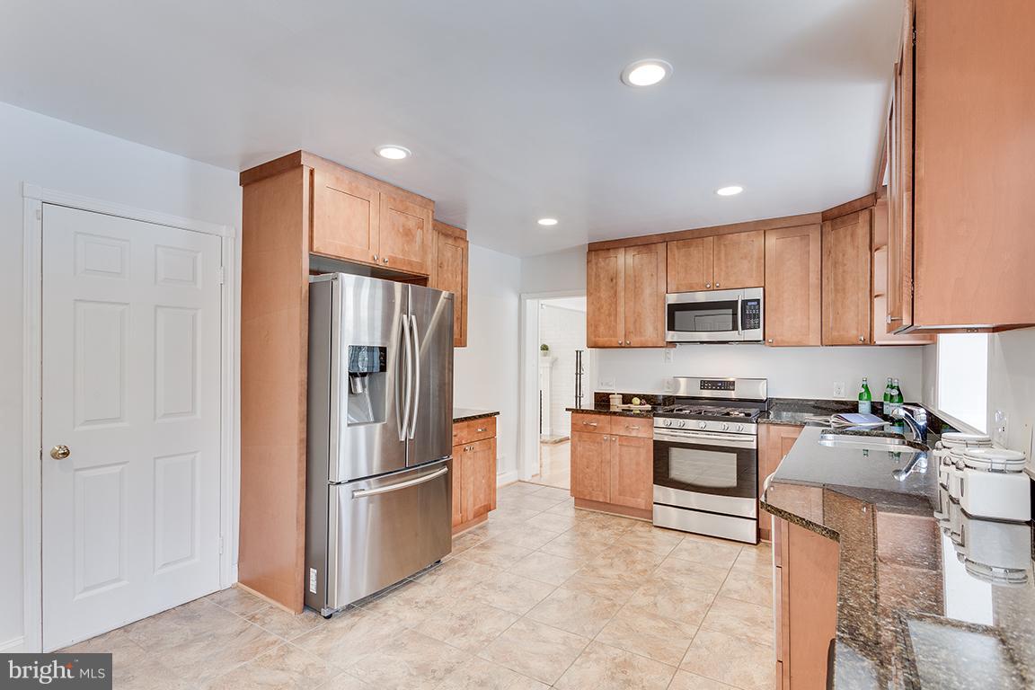 6515 Marywood Road Bethesda, MD 20817 - Photo 11 of 35
