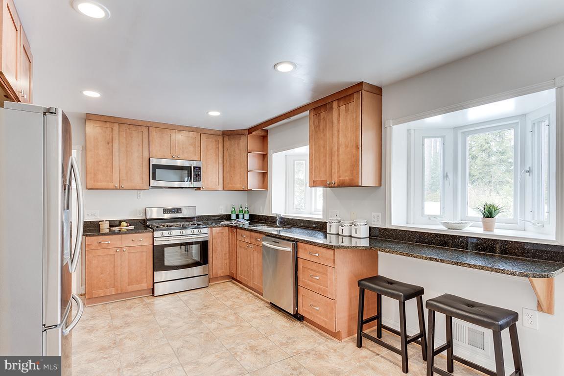 6515 Marywood Road Bethesda, MD 20817 - Photo 12 of 35