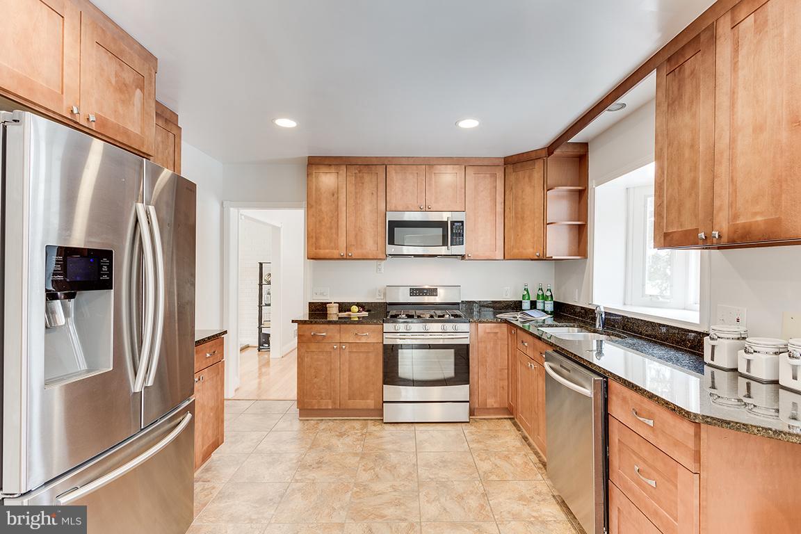 6515 Marywood Road Bethesda, MD 20817 - Photo 13 of 35