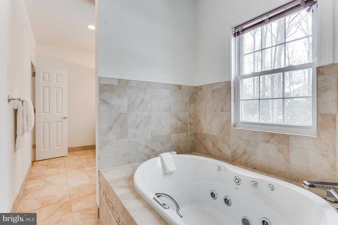 6515 Marywood Road Bethesda, MD 20817 - Photo 24 of 35