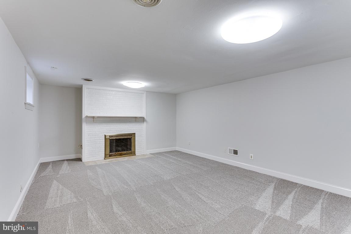 6515 Marywood Road Bethesda, MD 20817 - Photo 29 of 35