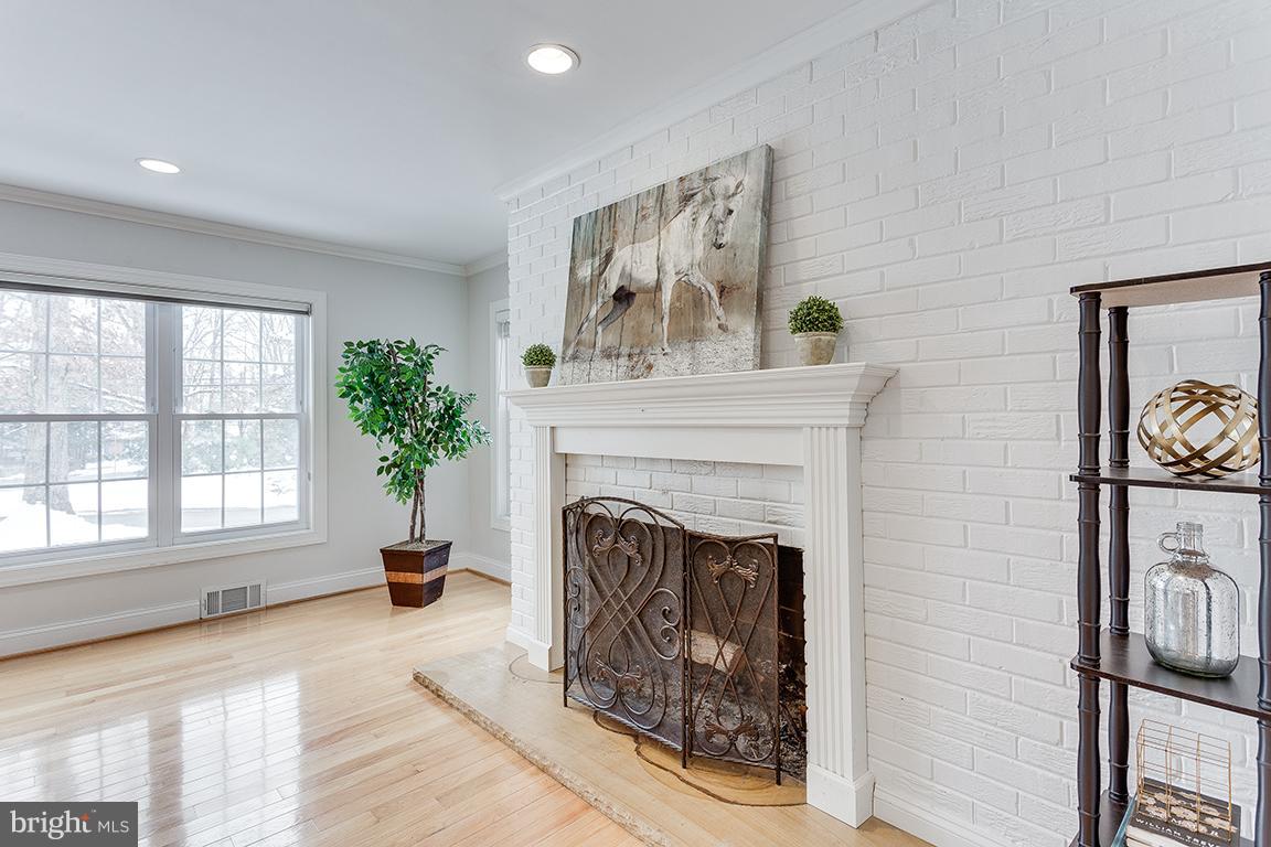 6515 Marywood Road Bethesda, MD 20817 - Photo 7 of 35
