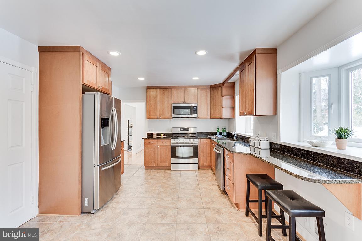 6515 Marywood Road Bethesda, MD 20817 - Photo 10 of 35
