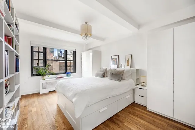 $1,490,000 | 245 East 72nd Street, Unit 11A | Lenox Hill