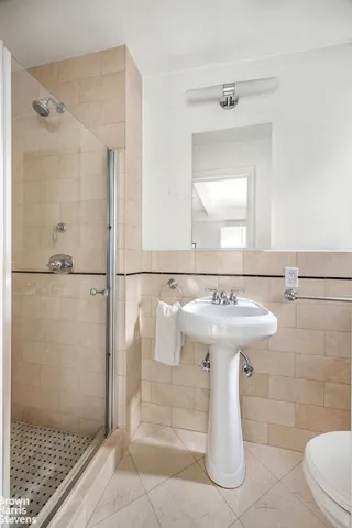 $1,490,000 | 245 East 72nd Street, Unit 11A | Lenox Hill