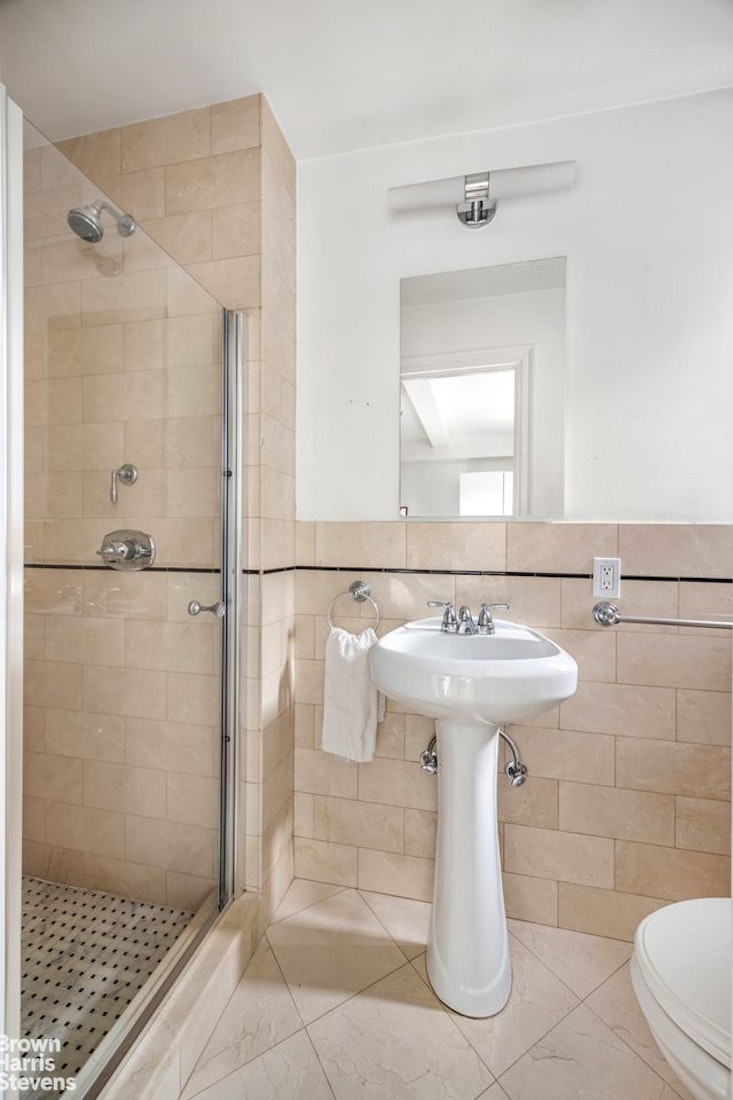 245 East 72nd Street, Unit 11A Manhattan, NY 10021 - Photo 9 of 14