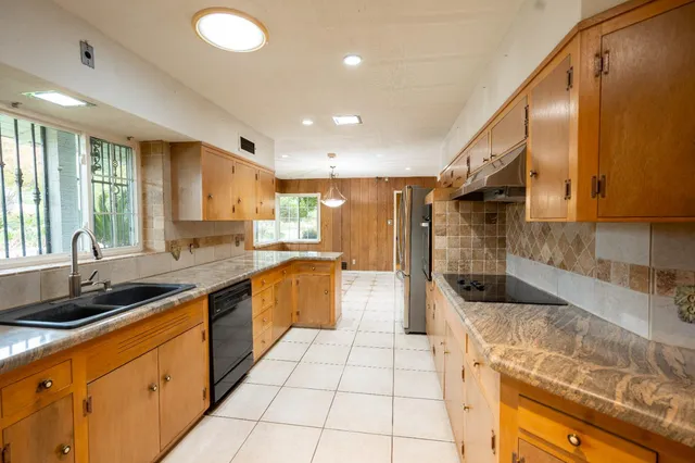 $599,000 | 5894 East Hamilton Avenue, Fresno, CA 93727