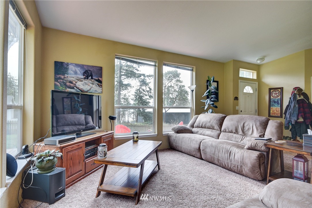 1879 East Hunskor Road Oak Harbor, WA 98277 - Photo 4 of 25 Gallery Image 4