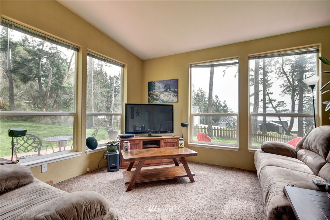 1879 East Hunskor Road Oak Harbor, WA 98277 - Photo 5 of 25 Gallery Image 5