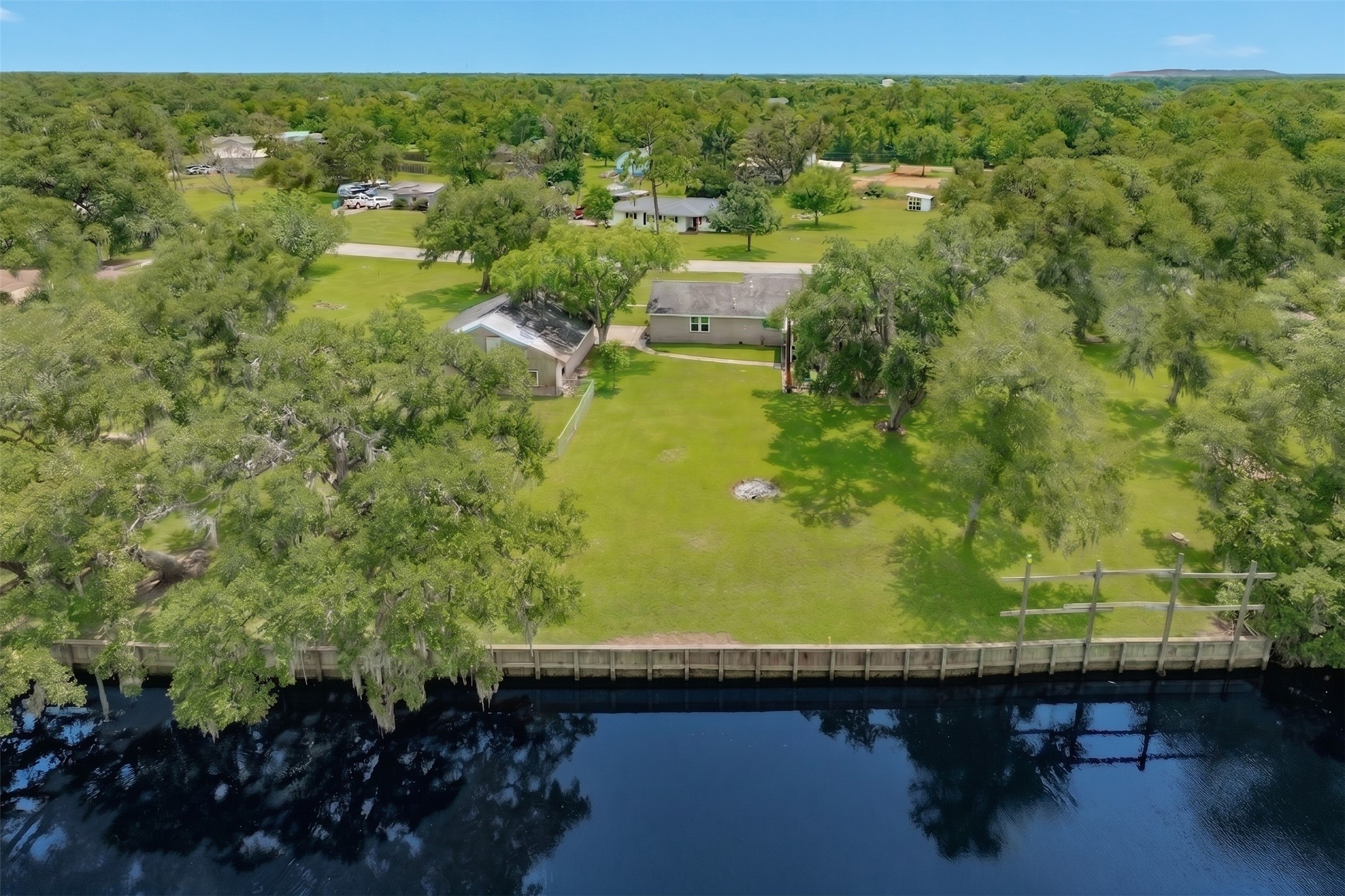 511 Edgewater Street Clute, TX 77531 - Photo 37 of 43