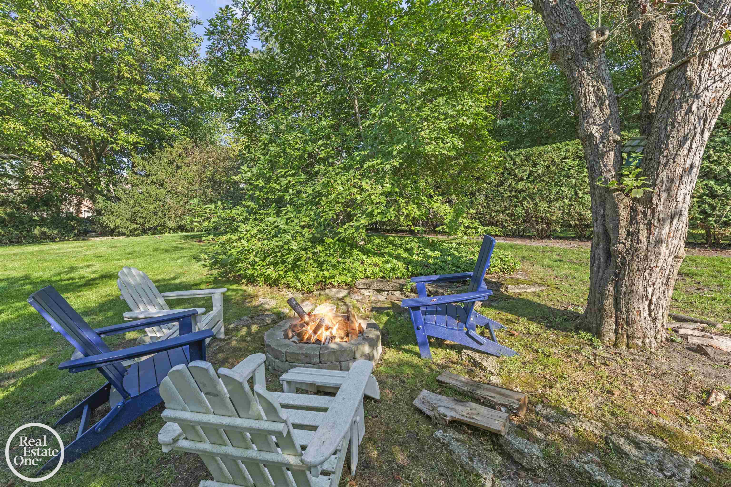 242 Lewiston Road Grosse Pointe, MI 48236 - Photo 11 of 63 50202667-e0358e3d-e5d5-4c01-add8-57b8d112709b.JPG