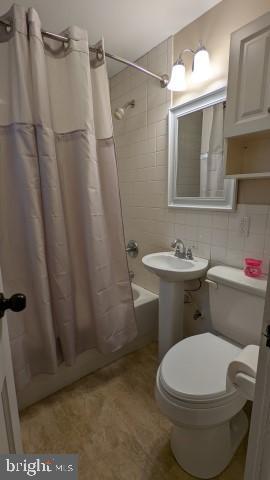 4303 Weakley Hollow Road Syria, VA 22743 - Photo 8 of 20 Full bathroom on main level