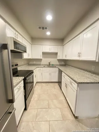 $1,695 | 100 Lorenz Road, Unit 1401, San Antonio, TX 78209