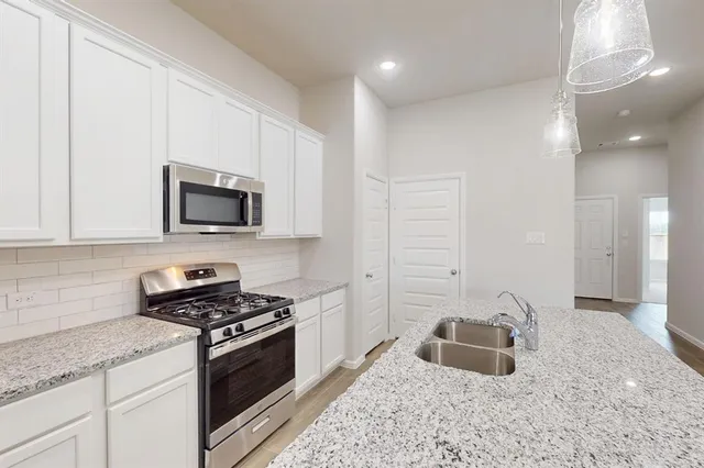 $314,990 | 7416 Sunset Vly Lane, Krum, TX 76249