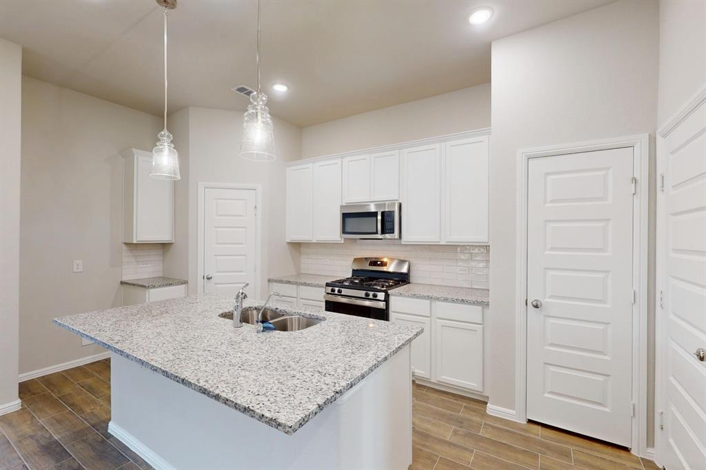 7416 Sunset Vly Lane Krum, TX 76249 - Photo 3 of 40