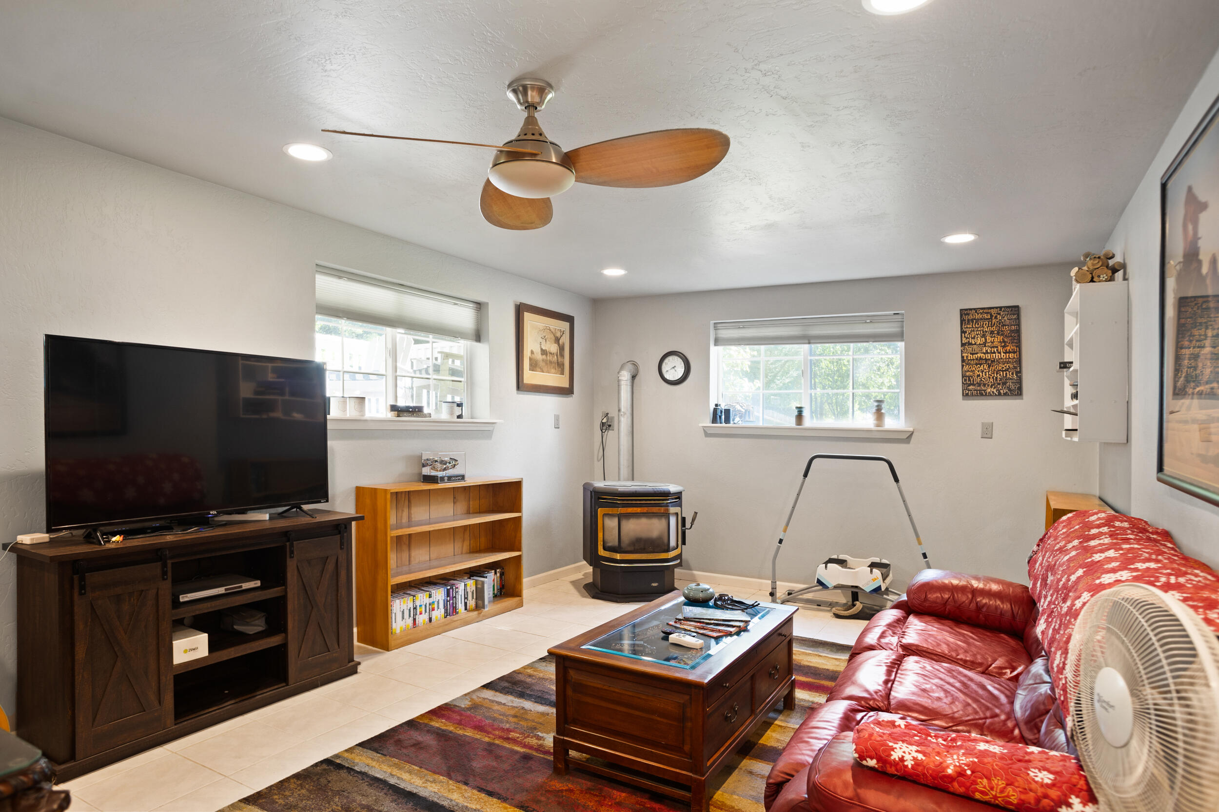 255 Queens Branch Road Rogue River, OR 97537 - Photo 27 of 60 a living room with furniture and a flat screen tv