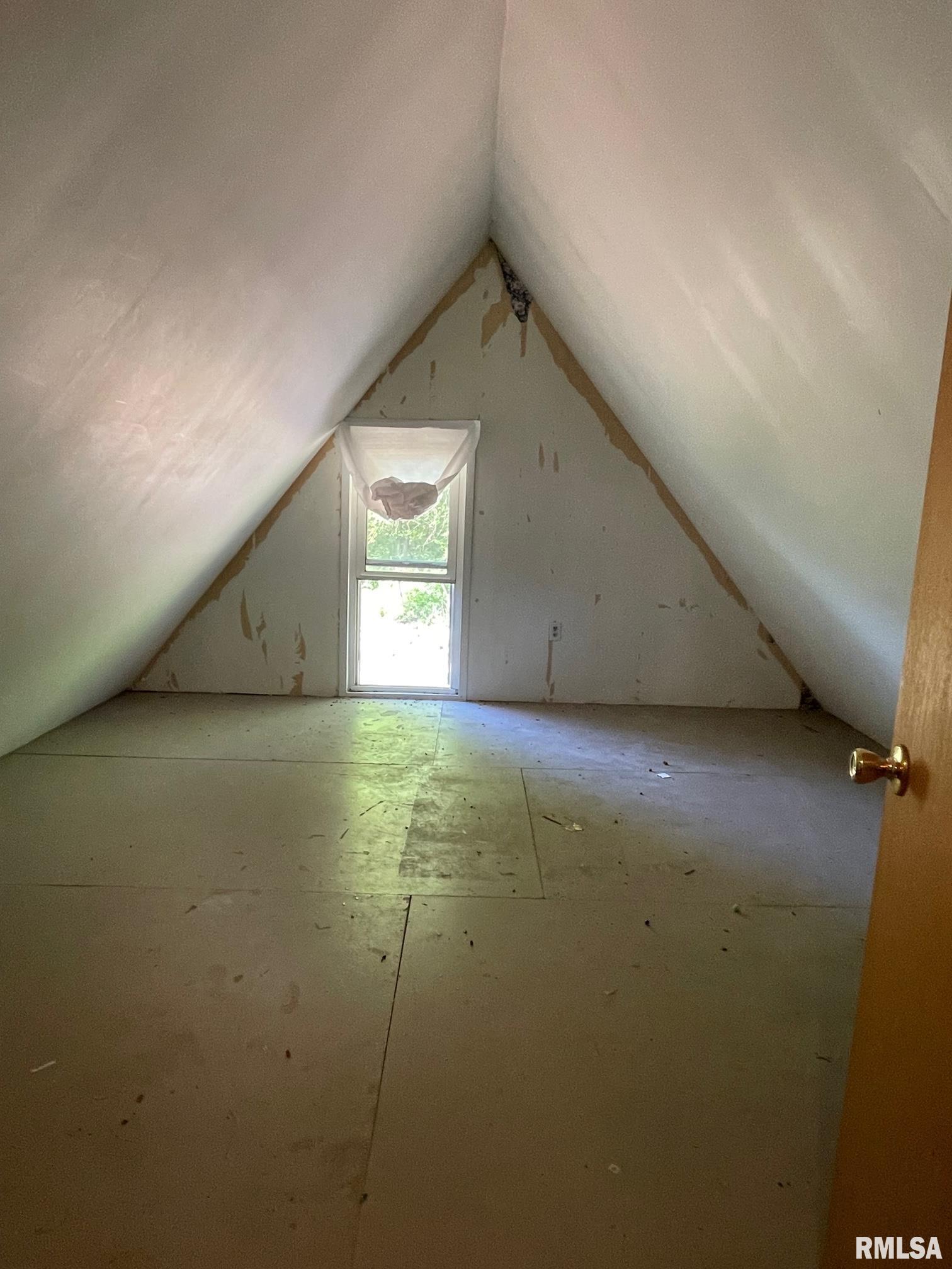 1609 Baldwin Road Jacksonville, IL 62650 - Photo 14 of 19