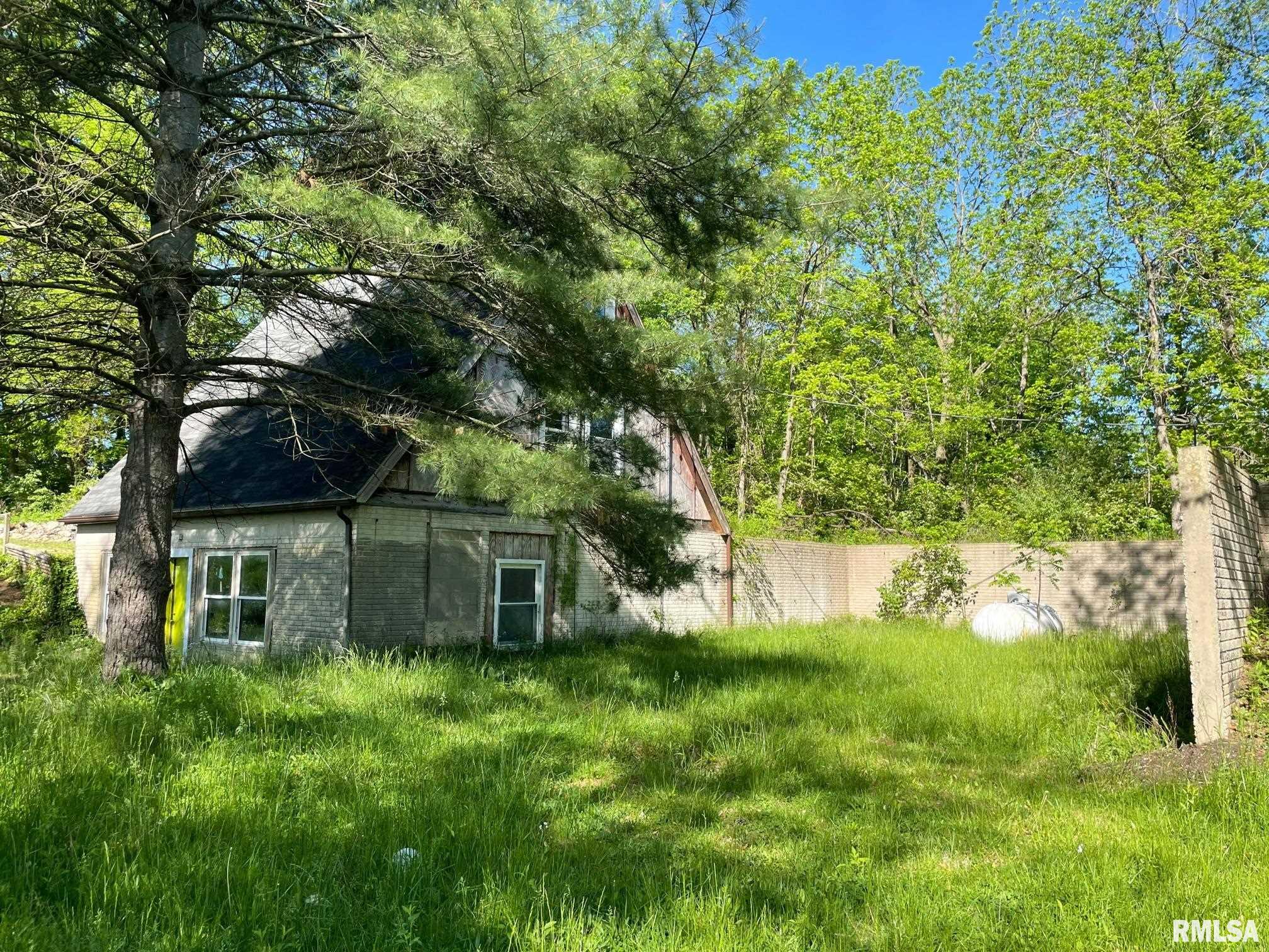 1609 Baldwin Road Jacksonville, IL 62650 - Photo 16 of 19