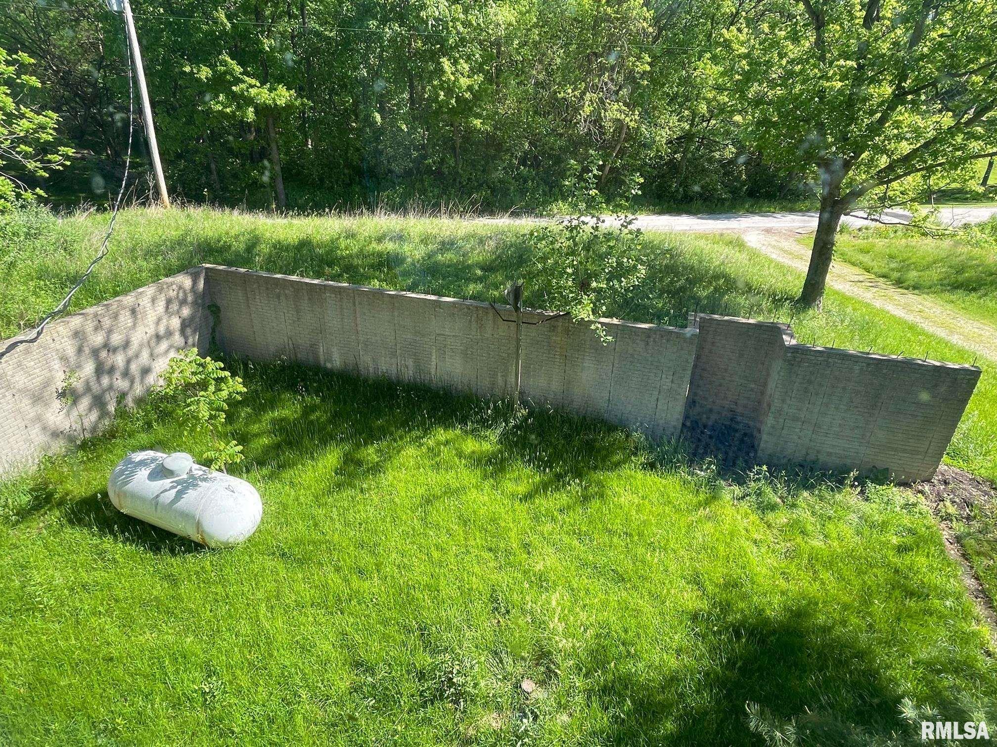 1609 Baldwin Road Jacksonville, IL 62650 - Photo 17 of 19