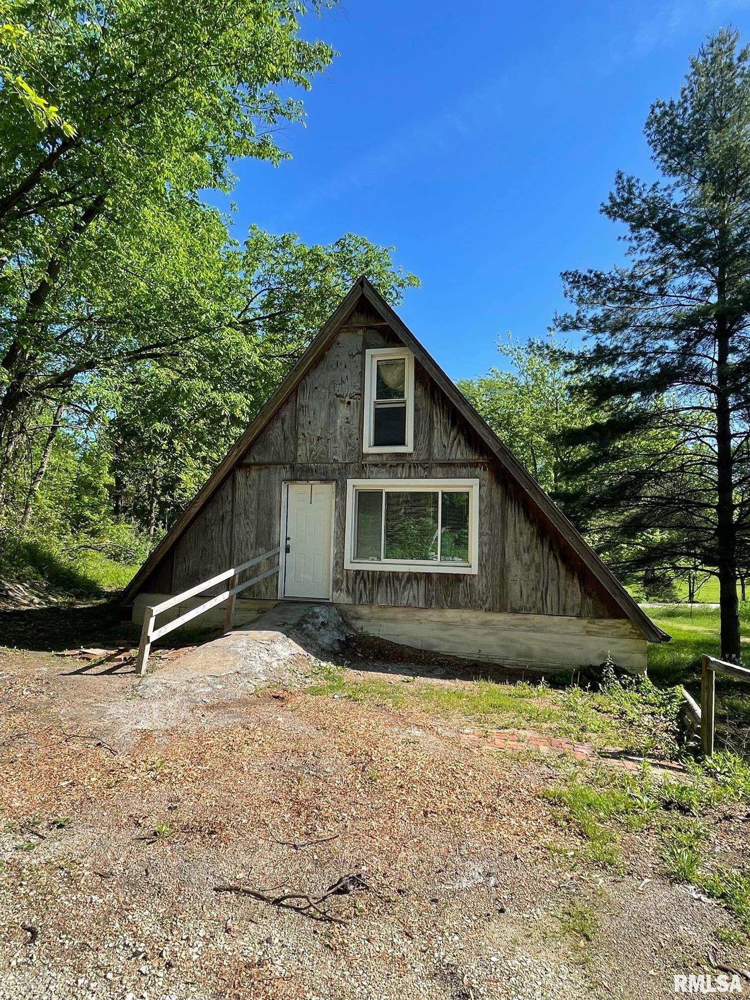 1609 Baldwin Road Jacksonville, IL 62650 - Photo 2 of 19